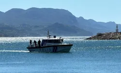 Kastamonu’da batan teknedeki 3 kişi bulunamadı: Arama çalışması güçlükle sürdürülüyor!