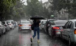 Şiddetli sağanak başladı: Kastamonu'da şimşekler çakıyor!