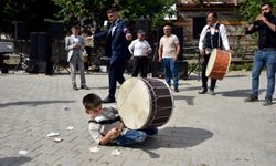 O Kastamonu'nun küçük davulcusu: Zurna sesi duyunca yerinde duramıyor! (görüntülü haber)