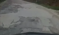 Kastamonu'da bozuk yol, vatandaşı çileden çıkardı!