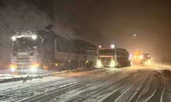 Kar yağışı Kastamonu'da trafiği kilitledi: Araçlar mahsur kaldı!