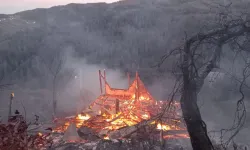 Kastamonu’da yangın: Alevlere teslim olan ahşap ev küle döndü!