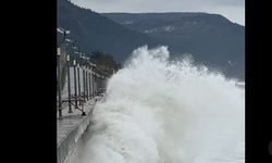 Kastamonu'da dev dalgalar sahili dövüyor! (görüntülü haber)