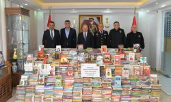 Kastamonu'da komandolardan öğrencilere 21 bin kitap!