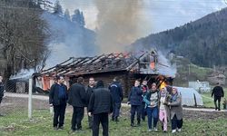 Kastamonu'da 2 katlı evi alevler sardı!