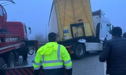 Kastamonu'da tır devrildi: Yol trafiğe kapandı! (görüntülü haber)