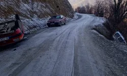 Hanönü'de feci kaza! Bir araç takla attı, diğeri şarampole uçtu!