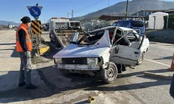 Karabük-Kastamonu kara yolunda ticari araçla çarpışan otomobilin sürücüsü yaralandı!