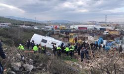 Son dakika! TIR, işçileri taşıyan otobüse çarptı: 15 yaralı var! (görüntülü haber)