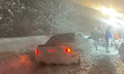 Kastamonu-Bozkurt yolunda trafik felç oldu: Vatandaşlar yolda kaldı!