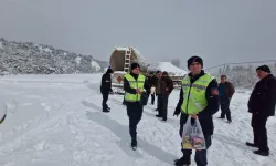 Kastamonu'da vatandaşlar yolda kaldı: Jandarma'dan yardım eli!