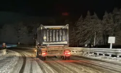 Kastamonu’da yoğun kar yağışı: Bazı güzergahlar tır ve çekicilere kapatıldı!