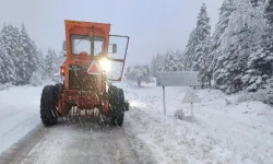 Kastamonu'da yoğun kar yağışı! İlçe yolu ulaşıma kapatıldı!