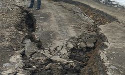 Kastamonu'da yine yol çöktü! (görüntülü haber)