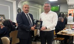 Erzurumlu başkandan Başkan Arslan’a plaket