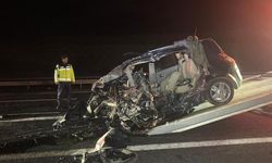 Feci kaza: 2 otomobil kafa kafaya çarpıştı! 4 ölü, 1 yaralı (görüntülü haber)