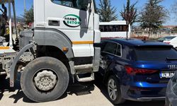 Beton Mikseri ile Otomobil Çarpıştı: 1 Kişi Yaralandı