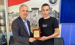 Dünya Kupası Şampiyonuna Örnek Vefa: Taşköprülü Sporcunun Başarısı Plaketle Taçlandı
