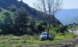 Hanönü’de şoke eden kaza: Otomobil kavak ağacına saplandı!