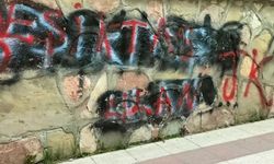 Kastamonu’da Çirkin Görüntüler: Duvarlar Yazıyla Kaplandı