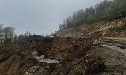 Kastamonu'da heyelan sebebiyle kapalı olan yol yeniden ulaşıma açıldı