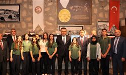 Kastamonu’da yıl sonu şöleni: Taşköprülü öğrenciler eserleriyle alkış aldı!
