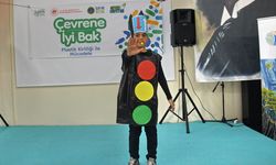 Kastamonu’da Öğrencilerden Geri Dönüşüme Dikkat Çeken Etkinlik: Atıklarla Defile Yapıldı