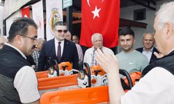 Kastamonu’da orman köylüsüne destek: 2 traktör, 6 vinç, 2 testere verildi!