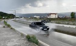 Kastamonu'nun ilçesinde sağanak yağış su birikintisi oluşturdu!