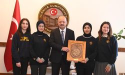 Kastamonu’nun Tarihi Lisesinden Vali Dallı’ya 140. Yıla Özel Armağan