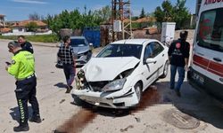 Kavşakta feci çarpışma: 8 yaralı!