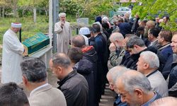 Kastamonu'da Müftü Yardımcısı, annesini toprağa verdi