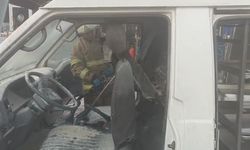 Park Halindeki Panelvan Minibüste Yangın Paniği