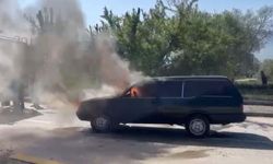 Seyir halindeki araç bir anda alev aldı: Sürücü son anda kurtuldu