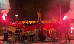 Taşköprü'de Galatasaray coşkusu! Taraftarlar meydanı renklendirdi