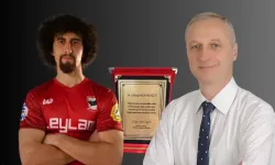 Taşköprülü Futbolcuya Memleketinden Plaket Sürprizi!