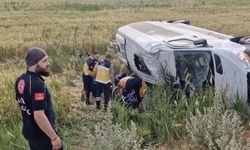 Düğün dönüşü feci kaza: Minibüsün şarampole devrildiği kaza da 17 yaralı