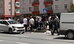 Feci kaza: Yaşlı adama otomobil çarptı (görüntülü haber)