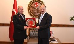 Kastamonu Valisi Dallı, kanun ordusunu kabul etti: Jandarmanın gurur günü