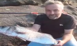 Kastamonulu amatör balıkçıdan dev levrek avı (görüntülü haber)