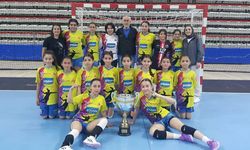 Esan Akü Merkez Spor Kulübü’nden hentbolda başarıdan başarıya