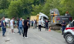 Kastamonu'da hafriyat kamyonu devrildi: Sürücü hayatını kaybetti