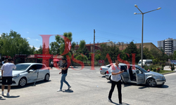 Kastamonu'da korkutan kaza: 2 araç kavşakta çarpıştı!