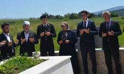 Kastamonu'da şehitler anıldı, kamu çalışanlarının bayramı kutlandı!