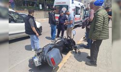 Motosiklet ve Otomobil Kafa Kafaya Çarpıştı, 2 Yaralı!