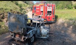 Son dakika: Kastamonu’da alev alev yanan otomobil kül oldu!