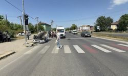 Yaya geçidinde kaza: Öndeki otomobile çarpıp takla attı: 3 yaralı