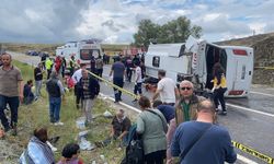 Feci kazada can pazarı: Taziye dönüşü şarampole yuvarlandı! 2 ölü, 15 yaralı (görüntülü haber)