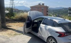 Kopan elektrik telleri yangına neden oldu: Araç alevlerden son anda kurtarıldı