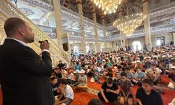 Bakan yardımcısı da katıldı: TÜGVA Kastamonu 960 öğrenciyle namaz kıldı